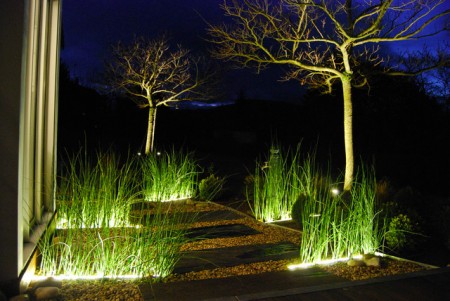 Eclairer son jardin de projecteurs LED, la nouvelle tendance