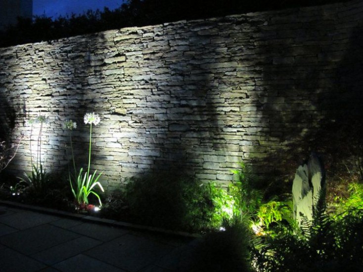 Les projecteurs LED pour décorer et illuminer son jardin